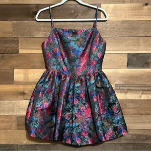 ELLIATT Dark Floral Metallic Brocade Bubble Hem Mini Dress Pockets Sz Medium
